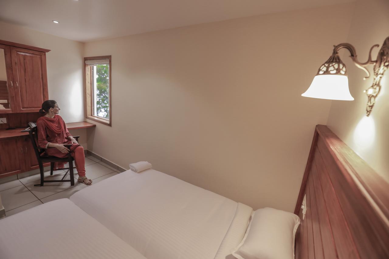 Roses Inn Fortkochi Екстериор снимка