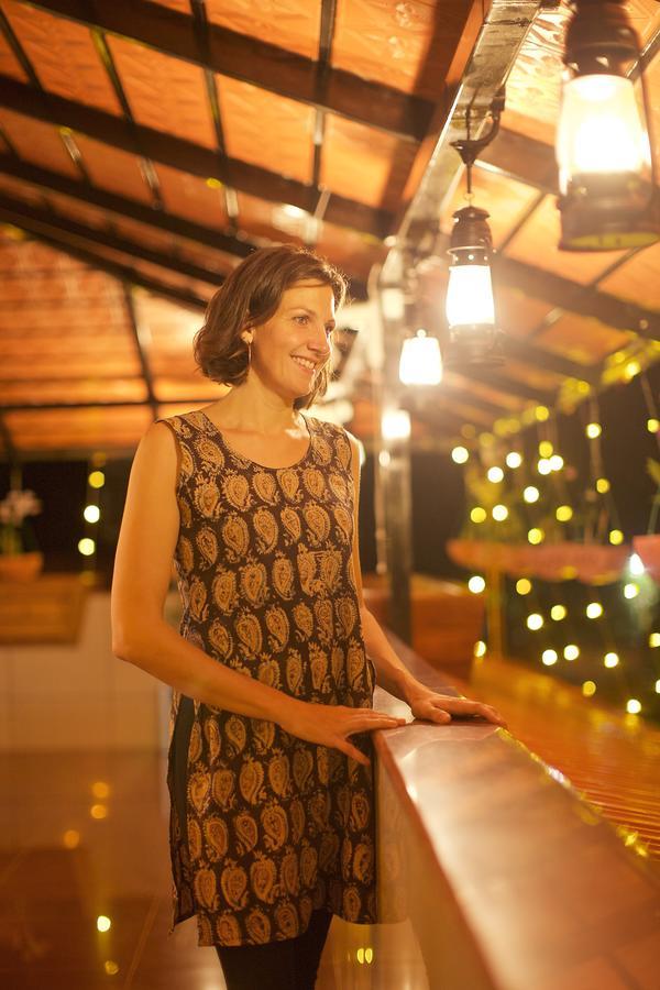 Roses Inn Fortkochi Екстериор снимка