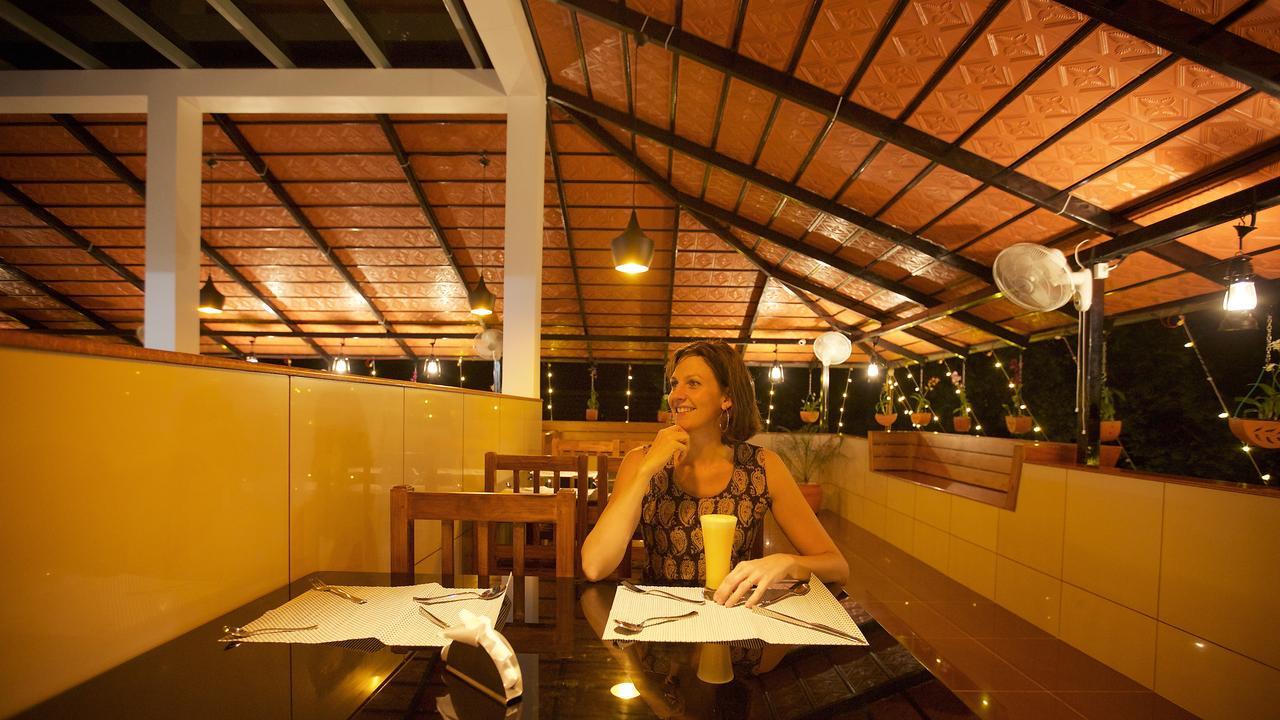 Roses Inn Fortkochi Екстериор снимка